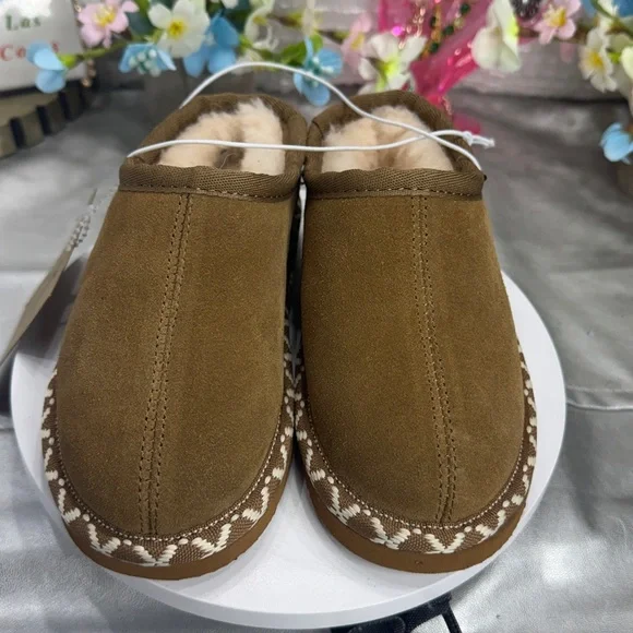 (S4) Bearpaw platform slippers, size 10, new, made of sheepskin, warm and cozy. - Picture 3 of 11